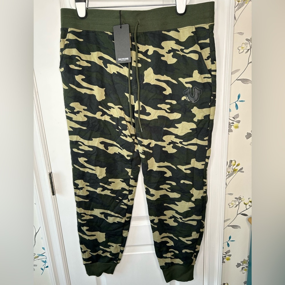 TRUE RELIGION camouflage joggers. Woman size extra large. NWT